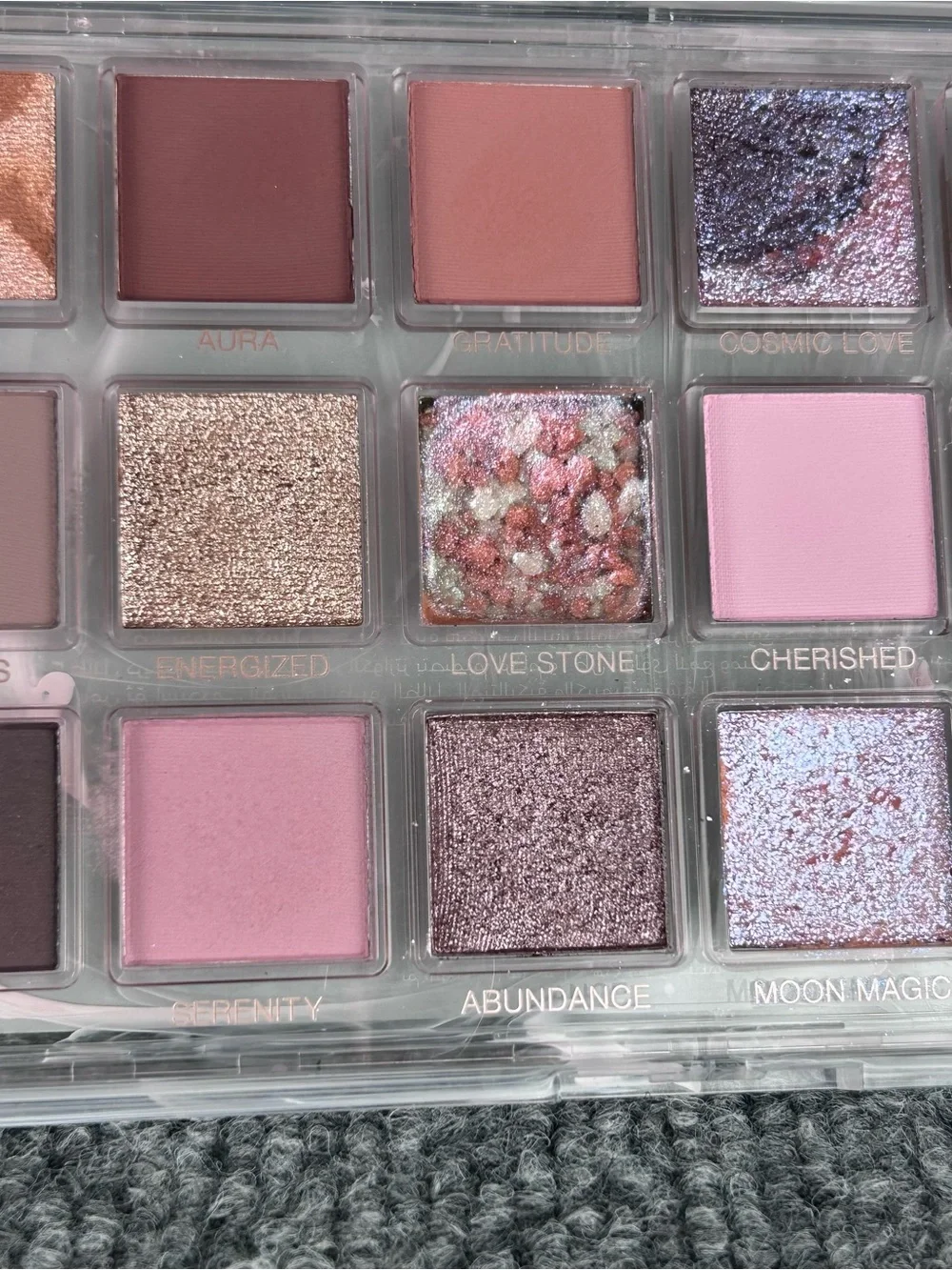 HUDA BEAUTY incredible colors